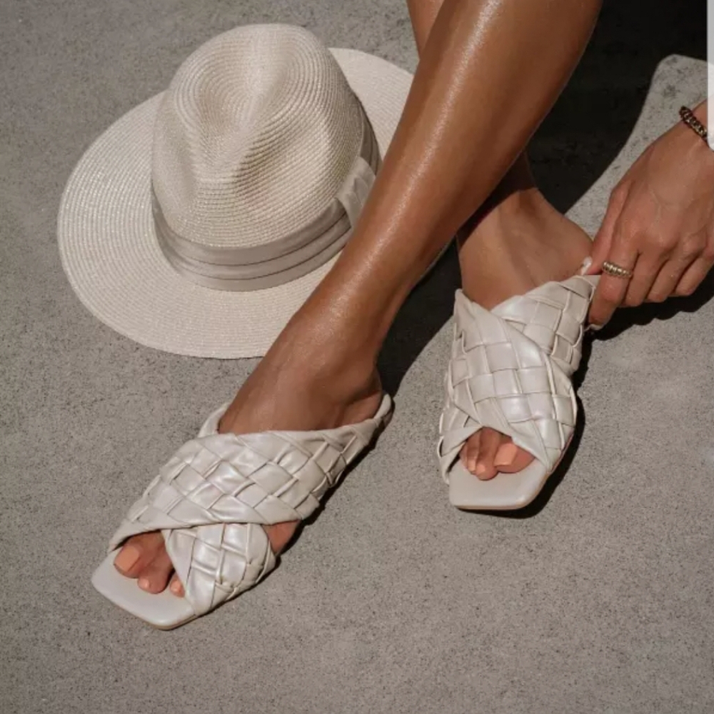 Vince Camuto Anella Woven Slide/ Color BONE